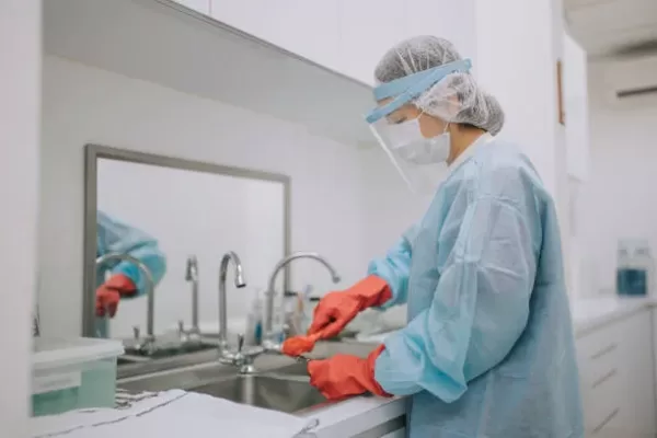 Cleaning Surgical Instrument